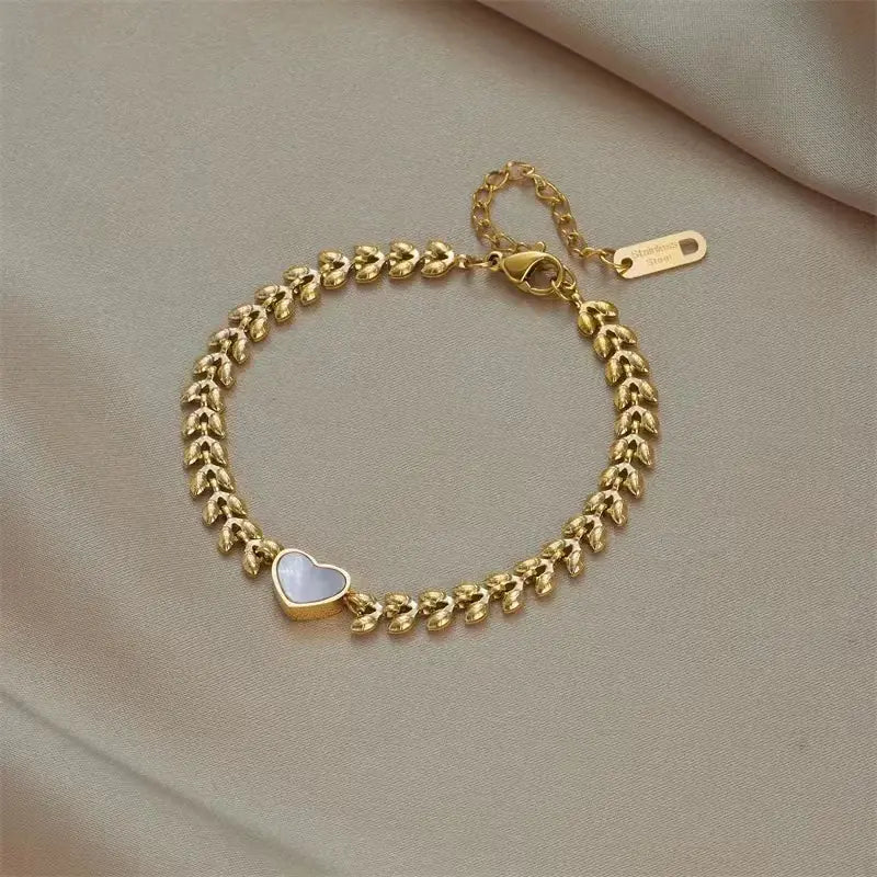 Pulsera de Corazón Retro en Acero de Titanio y Oro de 18K