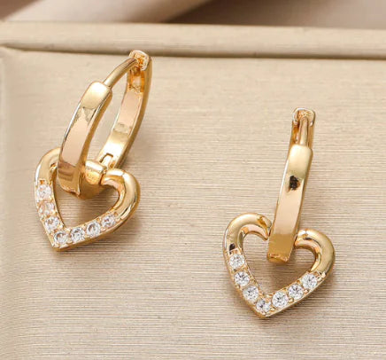 Aretes con Forma de Corazón en Oro de 18K