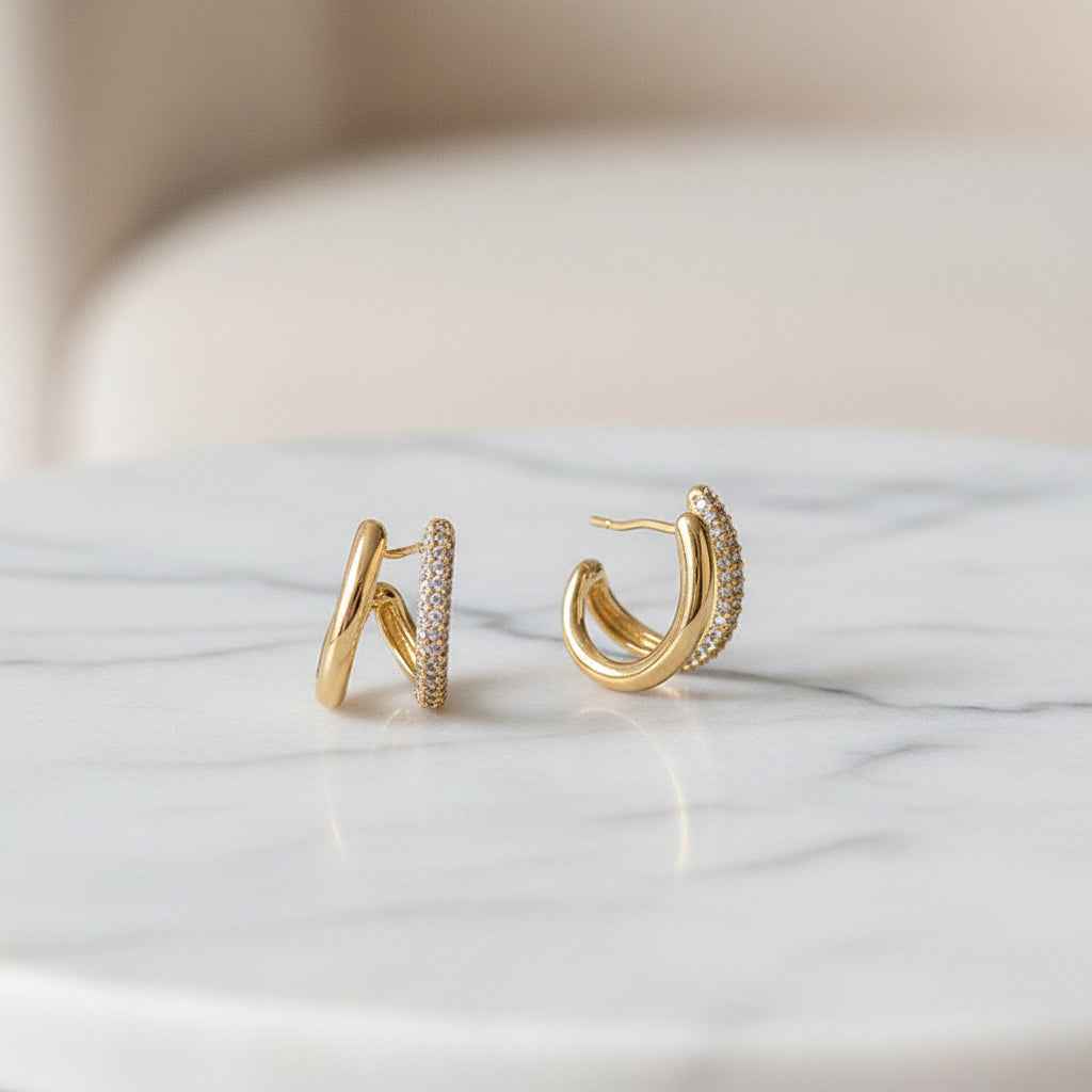 Aretes Dorados Elegantes con Zirconia | Brillo Fino y Estilo Minimalista