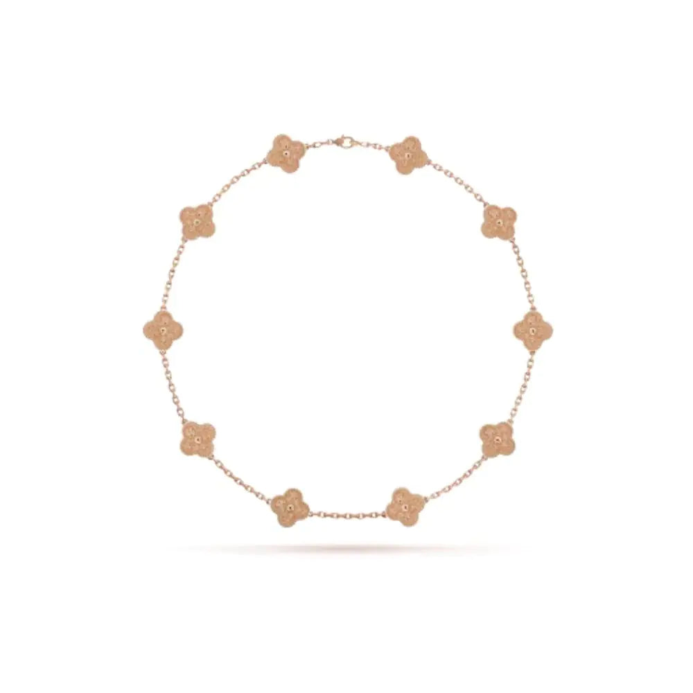 Collar de Ágata Negra Dorada con Colgante de Trébol