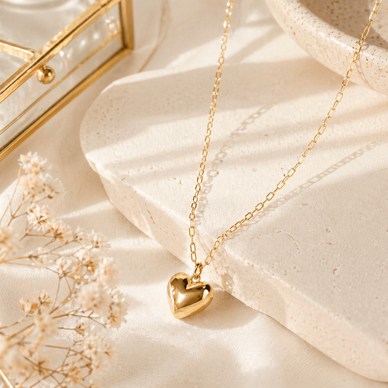 Collar Corazón Dorado Minimalista – Elegancia Delicada para Mujer