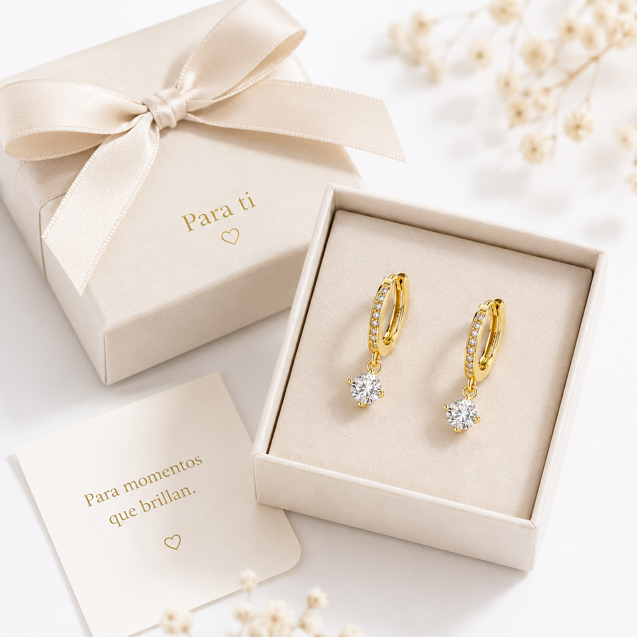 Aretes Huggie con Zirconia Colgante – Elegantes y Brillantes en Oro y Plata | Dainty Huggie Hoop Earrings