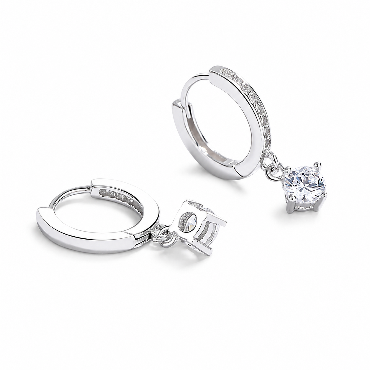 Aretes Huggie con Zirconia Colgante – Elegantes y Brillantes en Oro y Plata | Dainty Huggie Hoop Earrings